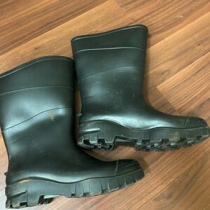 Black Rubber Rain Boots
